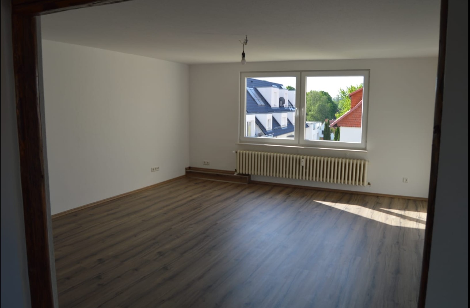 4 Zimmer Altbauwohnung ca.100m² mit Balkon und PKW Stellplatz in Groß-Ellershausen!