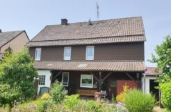 Gepflegtes Einfamilienhaus mit Garten, Terrasse, und Doppelgarage in 37170 Uslar/Eschershausen!